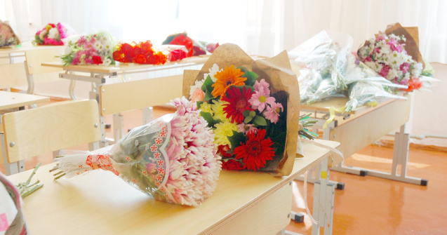 Început de an școlar fără festivități și fără flori: „Să se abțină”