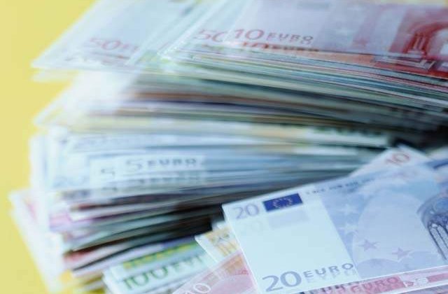 Sefii RADET ascundeau 500.000 de euro in casele lor