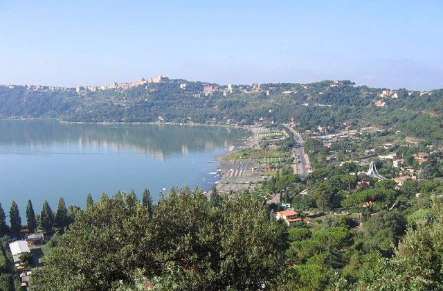 Intalnire istorica intre Papa Francisc si Papa emerit la Castel Gandolfo