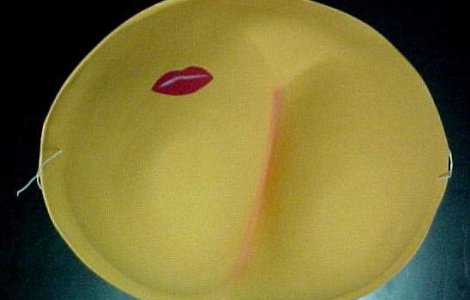 Un travestit a fost prins cu cocaina ascunsa intr-un implant fesier