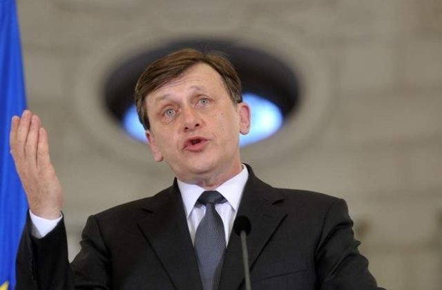 Antonescu: Pledez pentru numarul maxim de parlamentari de 300 si ceva
