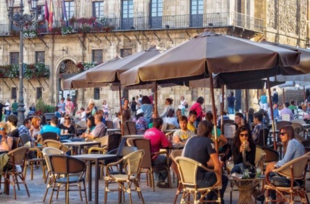 Sancțiuni pentru terasele și restaurantele din Capitală, pentru nerespecarea măsurilor de siguranță