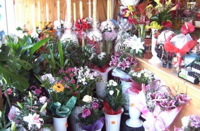 Prima zi de școală, cu pierderi considerabile pentru florării: „Florile nu transmit viruși, doar emoții”