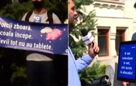 Protestul elevilor în fața Ministerului Educației: „N-ai tabletă, nu ai parte!”