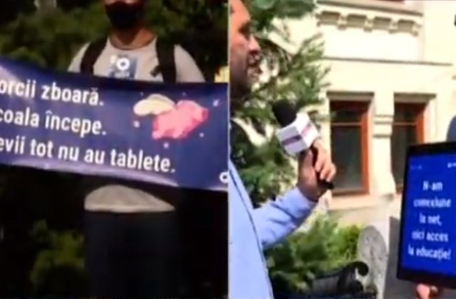 "N-ai tabletă, nu ai parte!", mesajul elevilor ce protestează &icirc;n fața Ministerului Educației