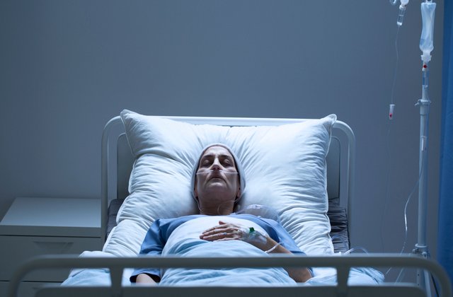 O mamă s-a trezit din comă după 27 de ani. Care a fost primul lucru pe care l-a spus