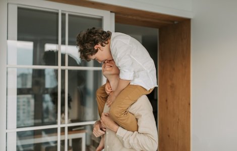 Cum să te asiguri că cel mic se bucură de întoarcerea la școală