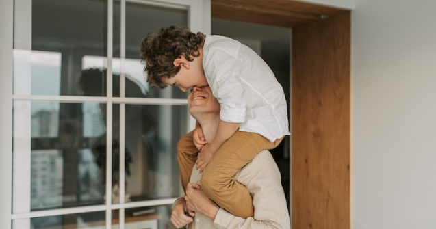 Cum să te asiguri că cel mic se bucură de întoarcerea la școală