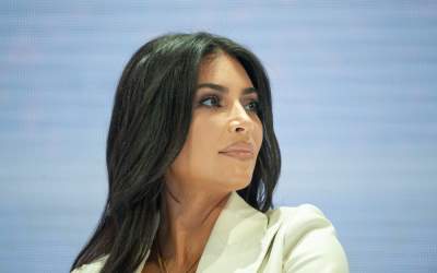 Vedetele își blochează...