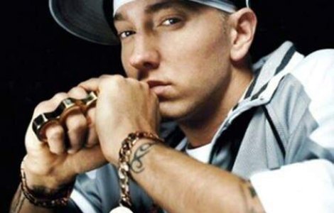 Eminem isi ia jucariile si pleaca