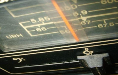 Radiourile vor trebui sa difuzeze zilnic program local de 2 ore