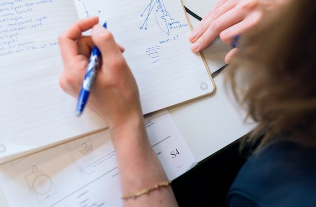 Stângacii văd lumea diferit față de dreptaci: Explicația oamenilor de știință