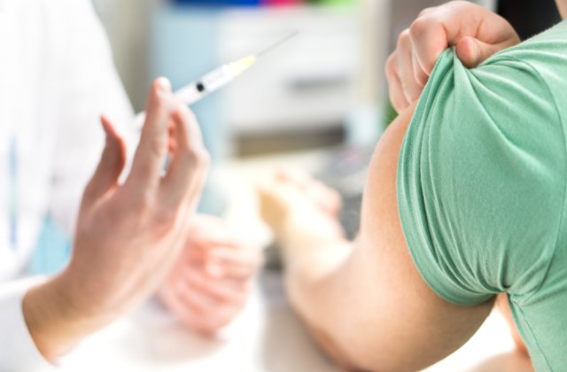Tătaru: &bdquo;A venit prima tranșă de 330.000 de doze de vaccin antigripal. &Icirc;n categoria de risc vor intra și profesorii&rdquo;