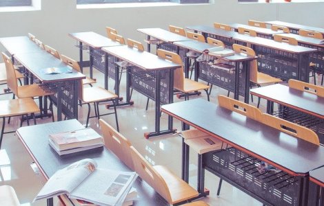 MEC: 312 unităţi de învăţământ - lecţii online, 12.953 de școli - față în față