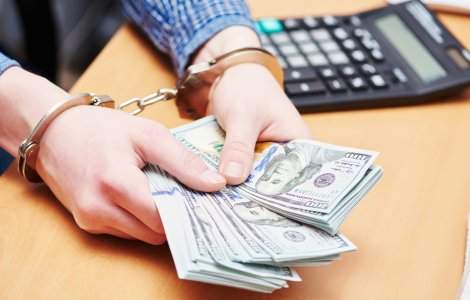 Bărbat, arestat după ce a șantajat o femeie cu poze indecente ale acesteia