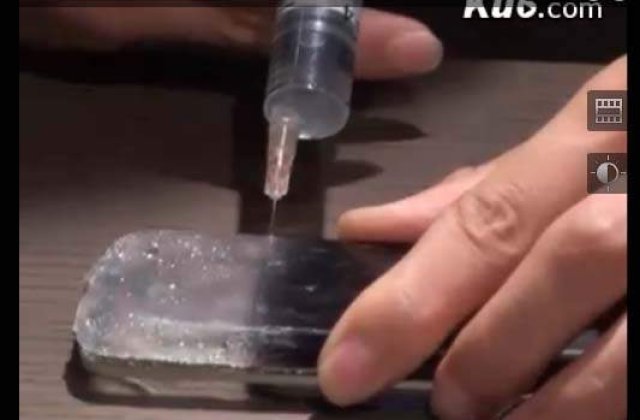 [VIDEO] Experiment sadic: Cum sa-ti transformi telefonul in acvariu