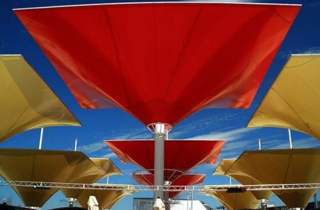 Expo City Switch: Vrei sa te uiti pe geamul unui container?