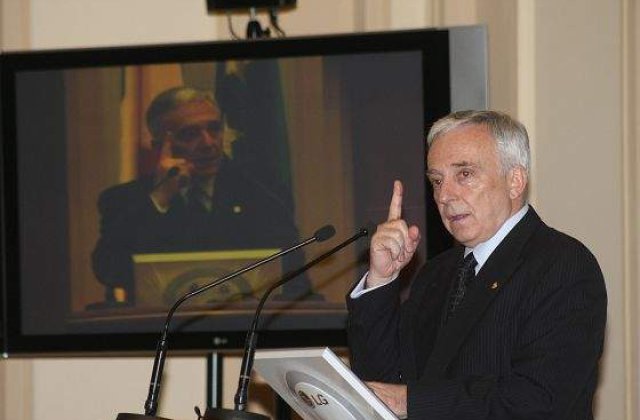 Isarescu: Restrictiile de capital din Cipru vor dura pana la cateva luni