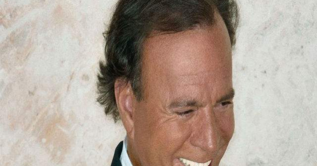 Record Guinness: Julio Iglesias, artistul latino cu cele mai multe discuri vandute