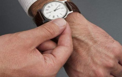 Romania trece in noaptea de sambata spre duminica la ora oficiala de vara