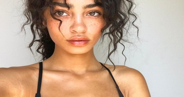  Top  Redefinirea frumuseții: Cele mai frumoase persoane cu moștenire genetică mixtă