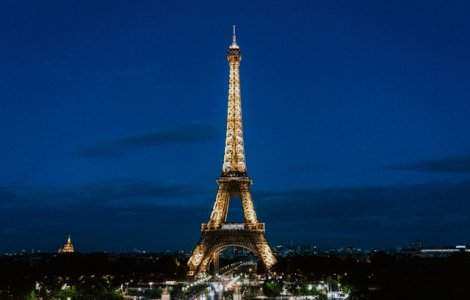 Turnul Eiffel a fost evacuat în urma unei amenințări de atac cu bombă