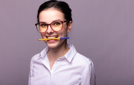  Top  Mai fericit în 3, 2, 1… Ce se întâmplă când ții un pix în gură pentru câteva secunde