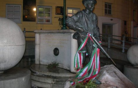 200 de tineri maghiari au comemorat la Cluj-Napoca Revolutia Ungara din 1956