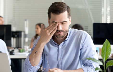 Cum îți dai seama că ai nevoie de ochelari: 5 indicii că ai probleme cu vederea