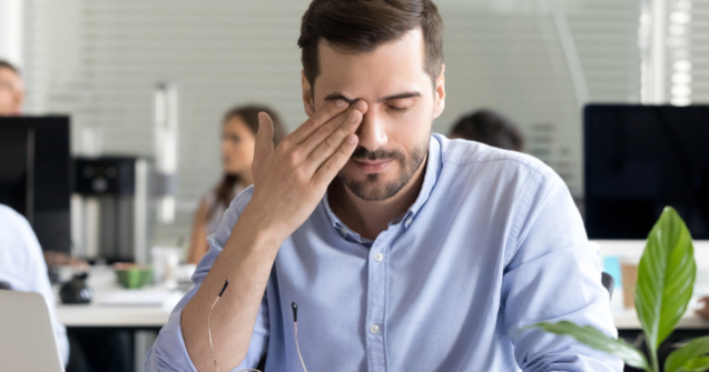 Cum îți dai seama că ai nevoie de ochelari: 5 indicii că ai probleme cu vederea