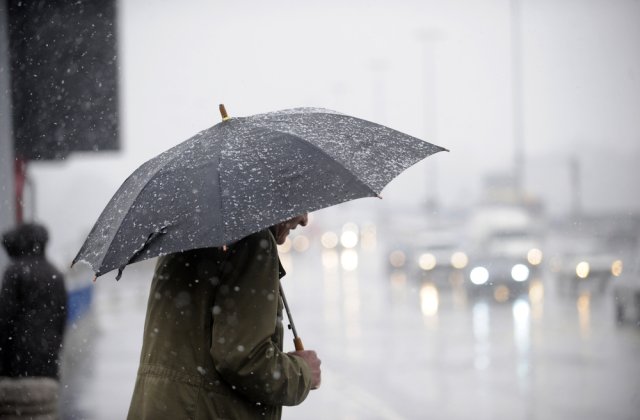 Cod GALBEN de ploi și v&acirc;nt &icirc;n aproape toată țara. Prognoza specială pentru București