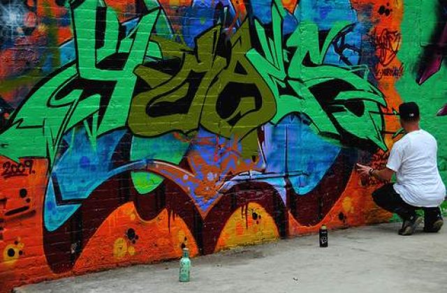 Edilii Capitalei ii trimit pe desenatorii de graffiti in parcuri