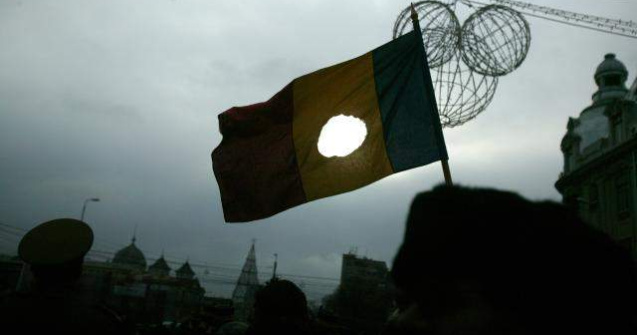 LA Times, despre filosofia de viata a romanilor: "Capul plecat sabia nu-l taie"