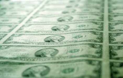 Un american cere de la o banca despagubiri mai mari decit fondul monetar al planetei