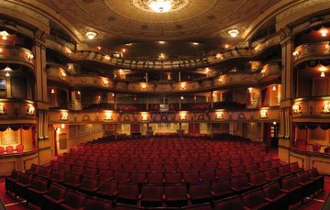 Teatrul de Noapte si actorii somnambuli