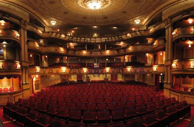 Teatrul de Noapte si actorii somnambuli
