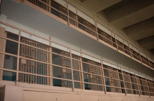 Italia: Justitia a redus pedeapsa unui criminal "predispus genetic" la un comportament agresiv