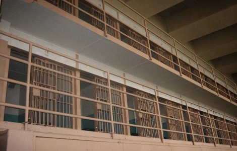 Italia: Justitia a redus pedeapsa unui criminal "predispus genetic" la un comportament agresiv