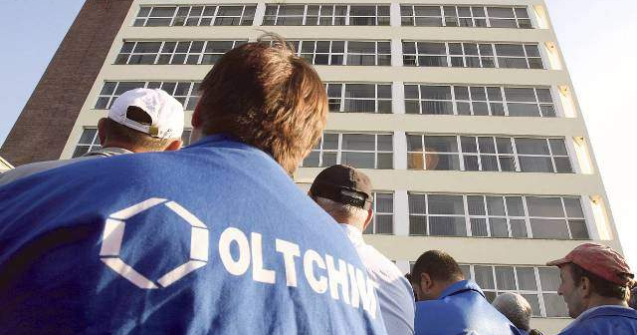 Angajatii Oltchim au blocat din nou DN 64, timp de o jumatate de ora