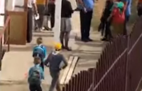 VIDEO Panică la o școală din județul Vaslui. Elevii au fugit de la ore crezând că vor fi vaccinați de COVID: „Au speriat copiii!”
