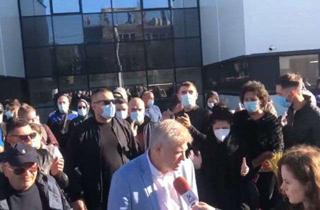 VIDEO Protest &icirc;n fața Biroului Electoral al Sectorului 1: Dan Tudorache și susținătorii cer renumărarea voturilor