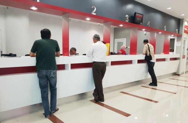 Taxele pentru certificatele de înmatriculare și permisele auto nu se vor mai achita la ghișeele DRPCIV