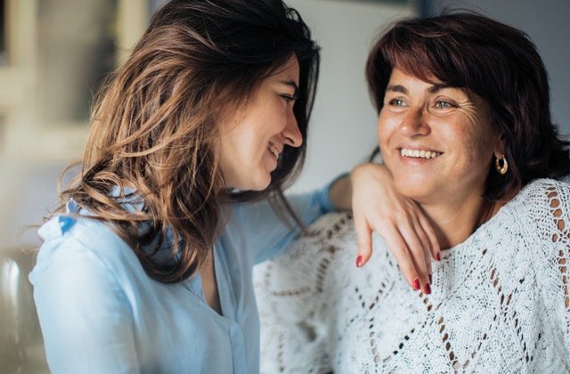 5 motive pentru care arătăm mai tineri decât părinții noștri la aceeași vârstă