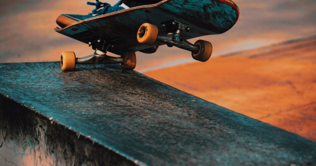 Tot ce trebuie să știi despre alegerea unui skateboard