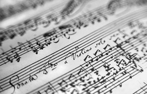  Video  1000 de mobile, 2000 de mesaje, o simfonie