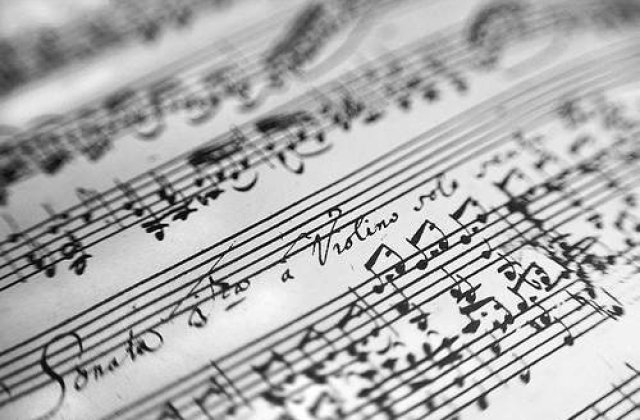 [VIDEO] 1000 de mobile, 2000 de mesaje, o simfonie