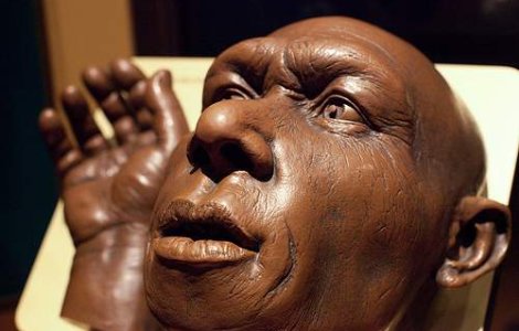 Primii oameni moderni au facut sex cu neanderthalienii