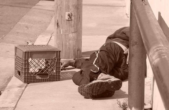 90% dintre romani vad saracia ca o problema fundamentala a tarii