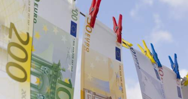 Captura de peste 500.000 euro pe aeroportul Henri Coanda