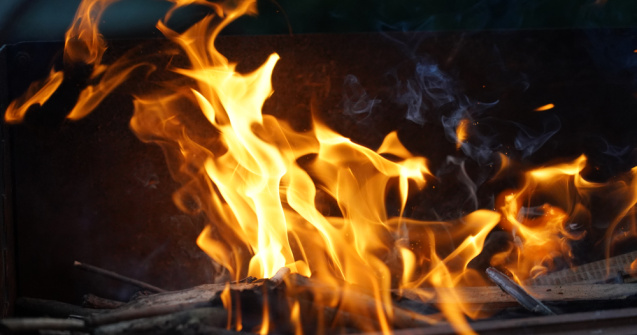 Un băiețel de 4 ani s-a ales cu arsuri pe tot corpul după un accident la grătar